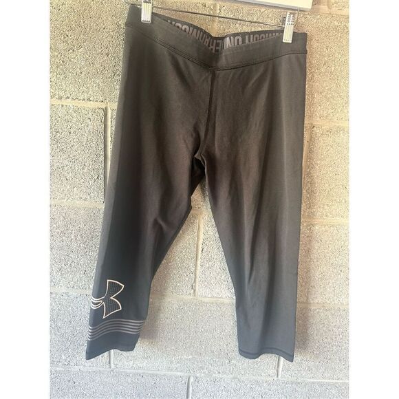 Under Armour Activewear Crop Pants Black Size Medium - Picture 1 of 4